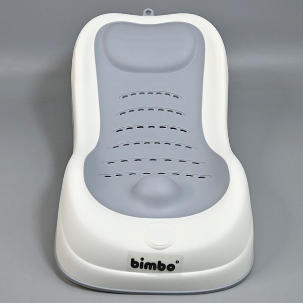 Детская подставка в ванну BIMBO 7216-82 с мягкой силиконовой перфорированной вставкой, серая 190308 фото &mdash; Кузя