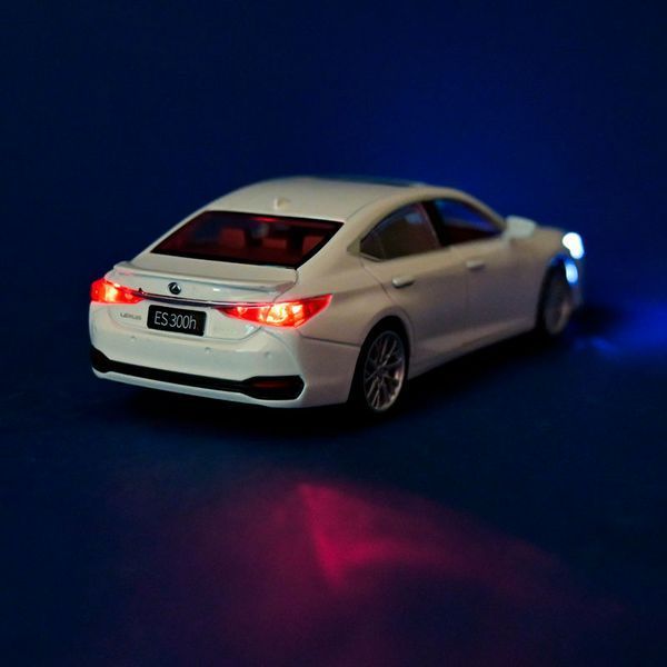 Машинка металева з підсвічуванням і звуком Lexus ES300h Автопром 68713 183592 фото &mdash; Кузя